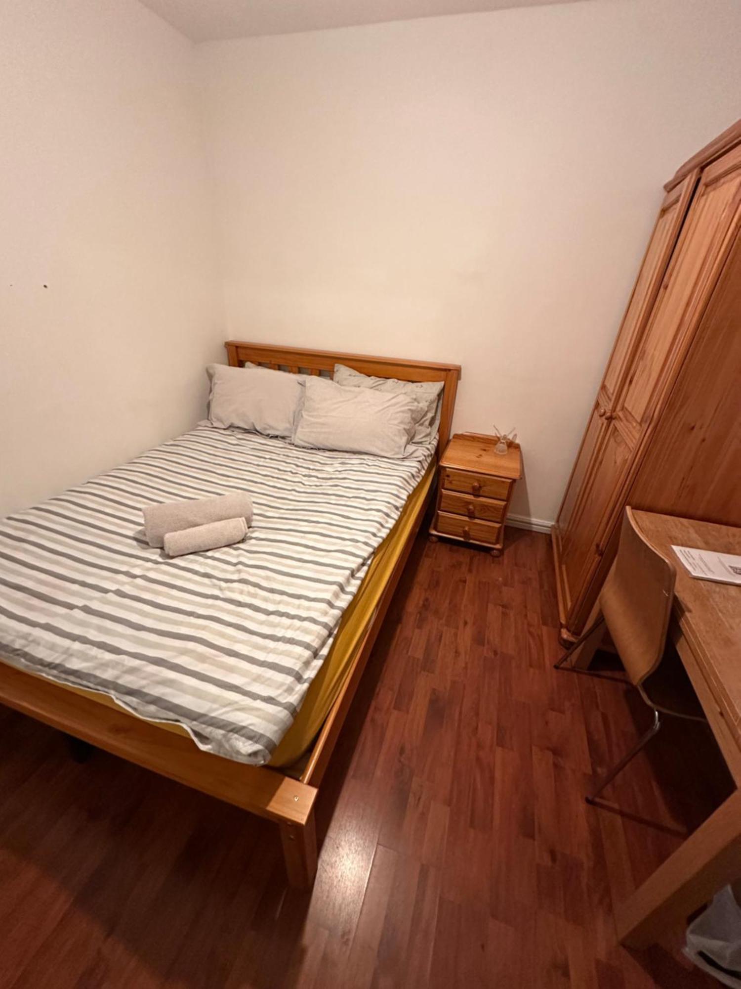 Elkington Point Bed & Breakfast Лондон Екстериор снимка
